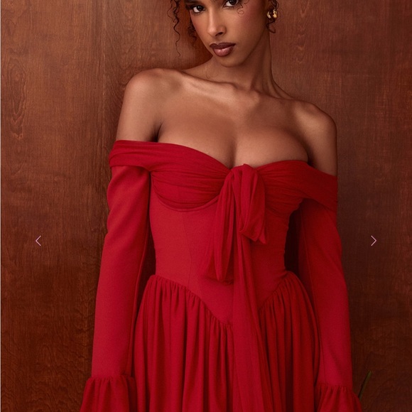 House of CB Alana dress Scarlet Off Shoulder Medium - Picture 2 of 4
